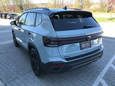 2025 Volkswagen Taos SE Black