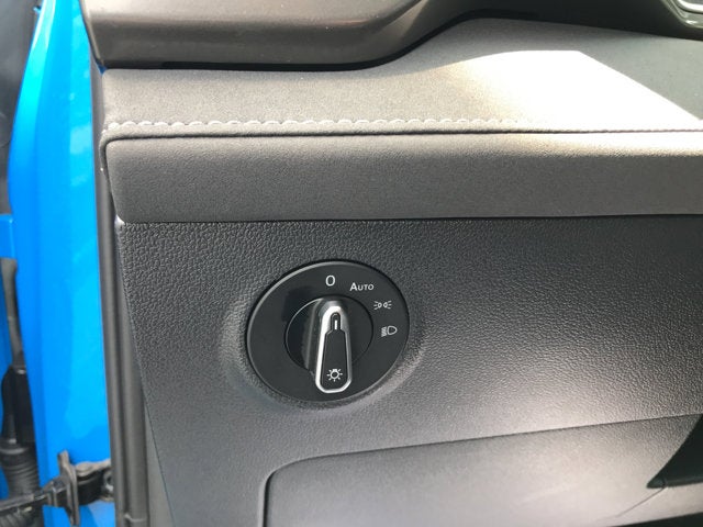 2025 Volkswagen Taos SE Black