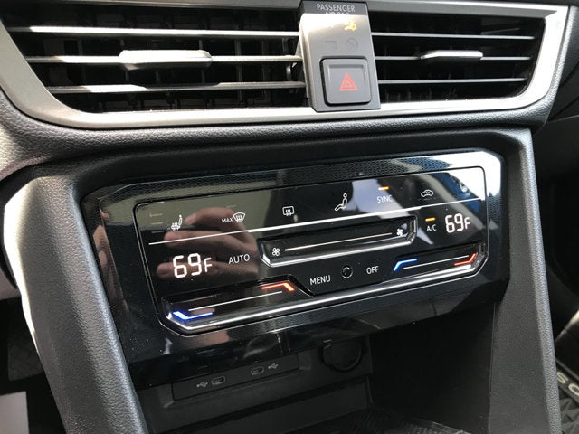 2025 Volkswagen Taos SE Black