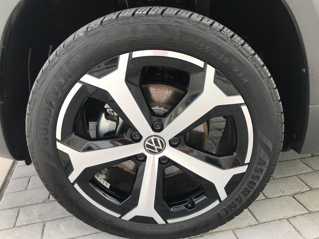 2025 Volkswagen Taos SEL