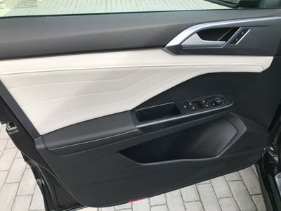 2025 Volkswagen Taos SEL