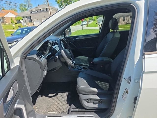 2023 Volkswagen Tiguan SE R-Line Black