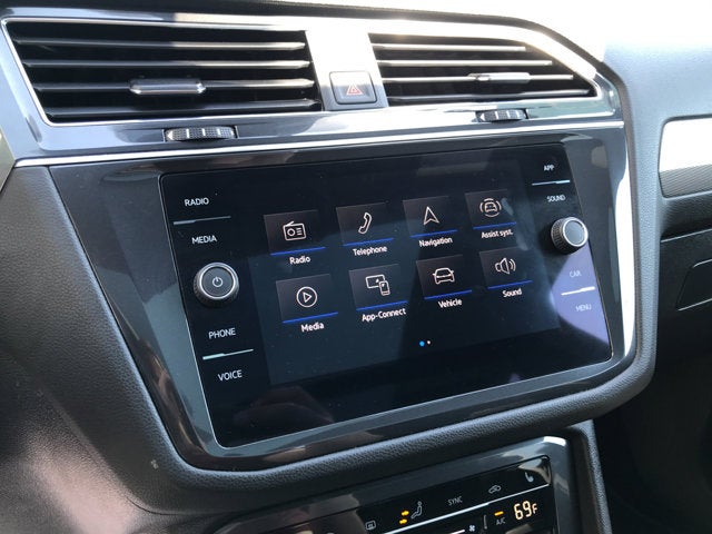 2023 Volkswagen Tiguan SE R-Line Black