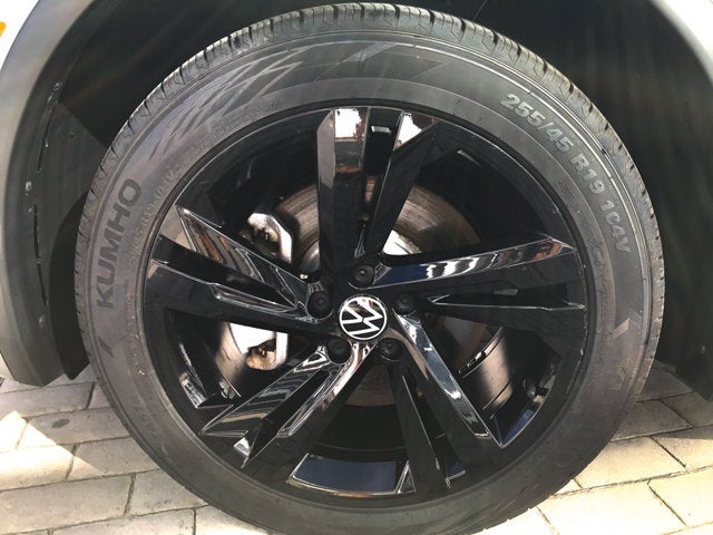 2023 Volkswagen Tiguan SE R-Line Black