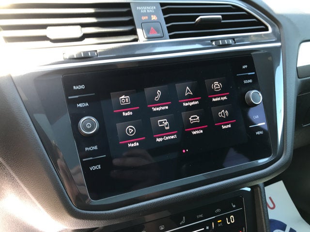 2024 Volkswagen Tiguan SE R-Line Black