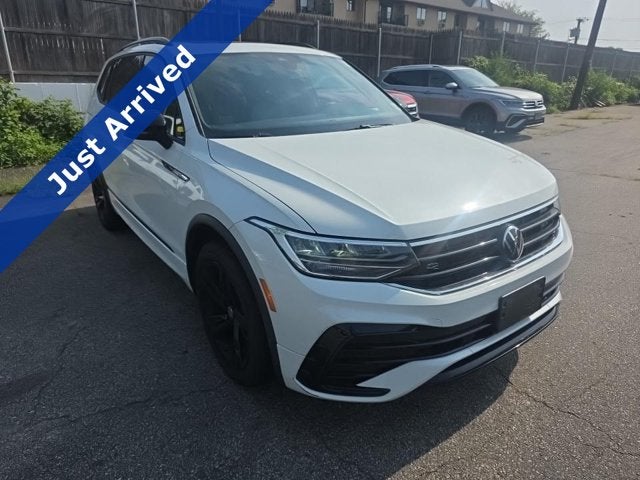 2023 Volkswagen Tiguan SE R-Line Black