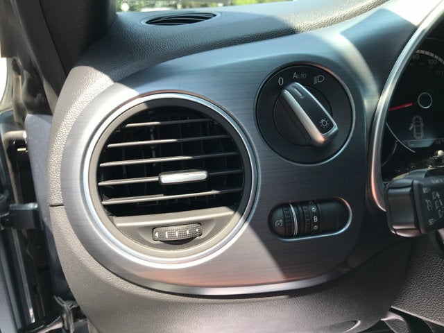 2016 Volkswagen Beetle Convertible 1.8T Denim