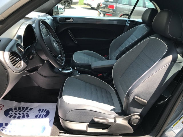 2016 Volkswagen Beetle Convertible 1.8T Denim