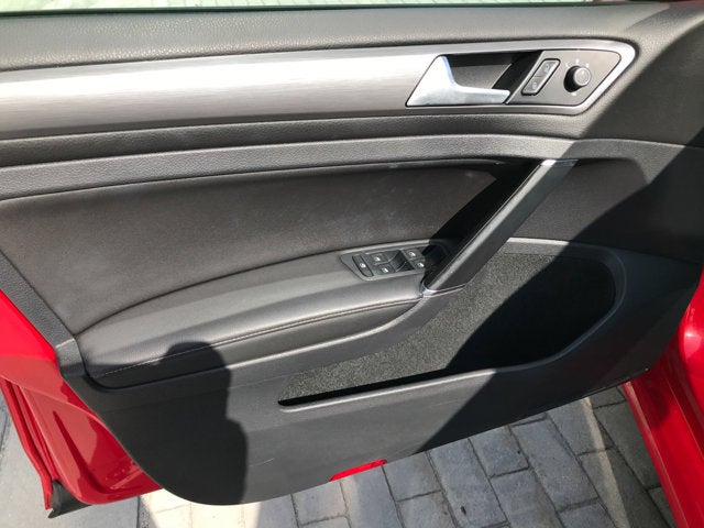 2019 Volkswagen Golf SE