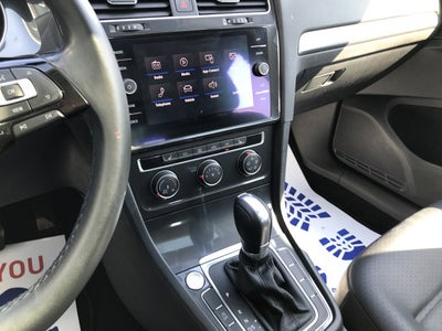 2019 Volkswagen Golf SE