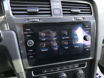 2019 Volkswagen Golf SE