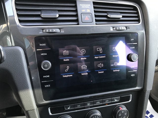 2019 Volkswagen Golf SE