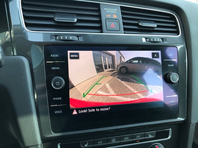 2019 Volkswagen Golf SE