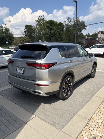 2022 Mitsubishi Outlander Base