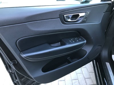 2018 Volvo XC60 R-Design