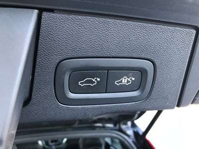 2018 Volvo XC60 R-Design