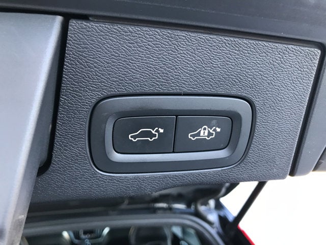 2018 Volvo XC60 R-Design