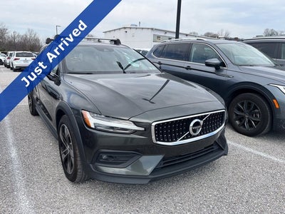 2021 Volvo V60 Cross Country Base