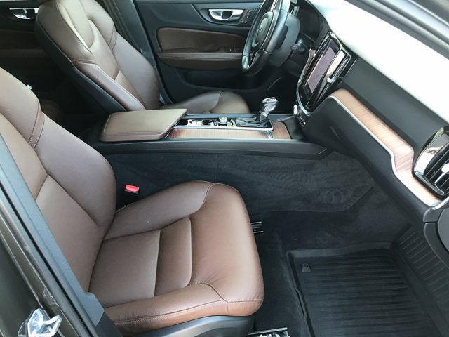 2021 Volvo V60 Cross Country Base