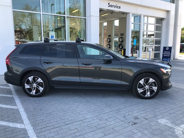 2021 Volvo V60 Cross Country Base