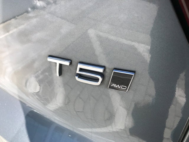 2019 Volvo XC40 Momentum