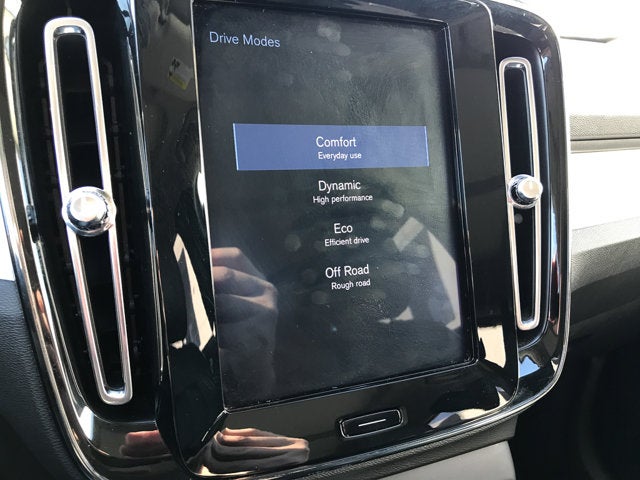 2019 Volvo XC40 Momentum