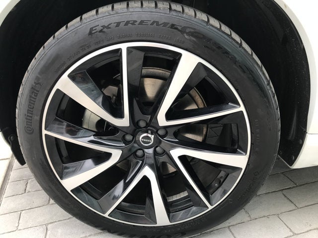 2021 Volvo XC90 Momentum