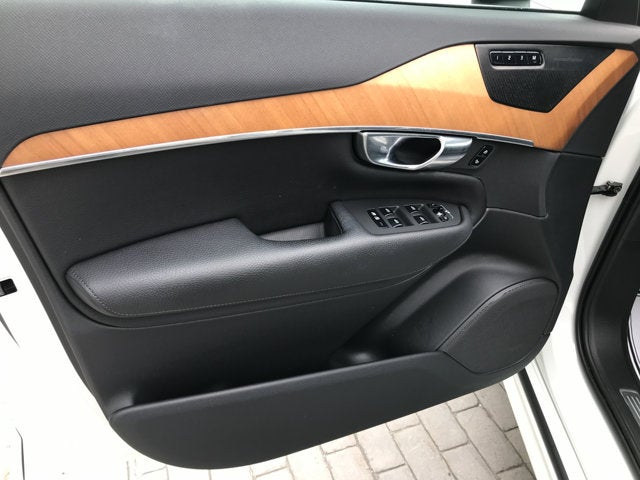 2021 Volvo XC90 Momentum