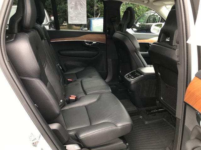 2021 Volvo XC90 Momentum