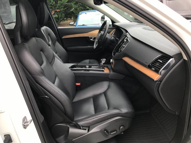 2021 Volvo XC90 Momentum