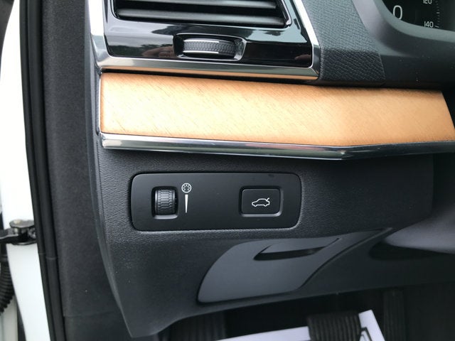 2021 Volvo XC90 Momentum