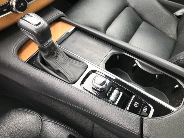 2021 Volvo XC90 Momentum