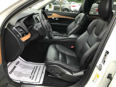 2021 Volvo XC90 Momentum