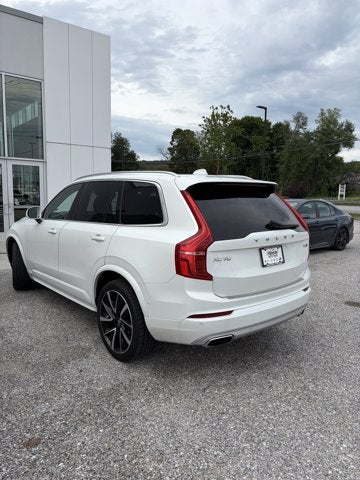 2021 Volvo XC90 Momentum